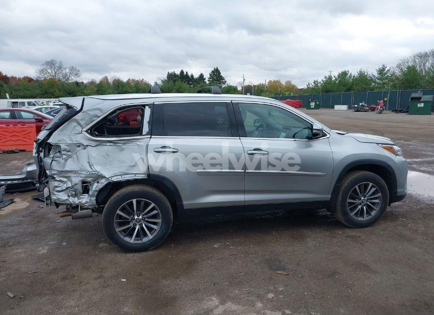 Photo 14 of 2019 Toyota Highlander XLE (VIN 5TDJZRFH7KS586319)