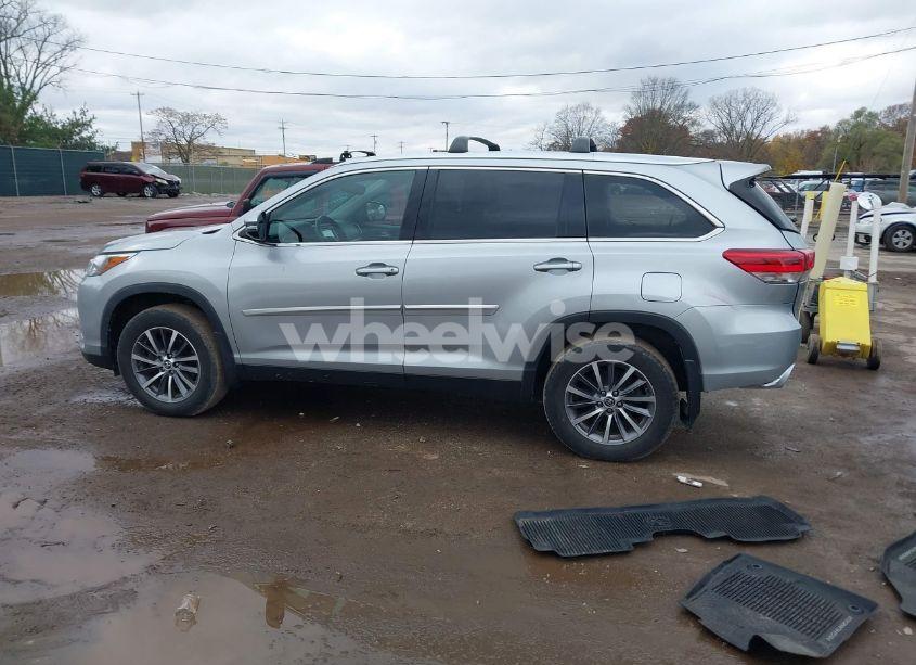 Photo 15 of 2019 Toyota Highlander XLE (VIN 5TDJZRFH7KS586319)