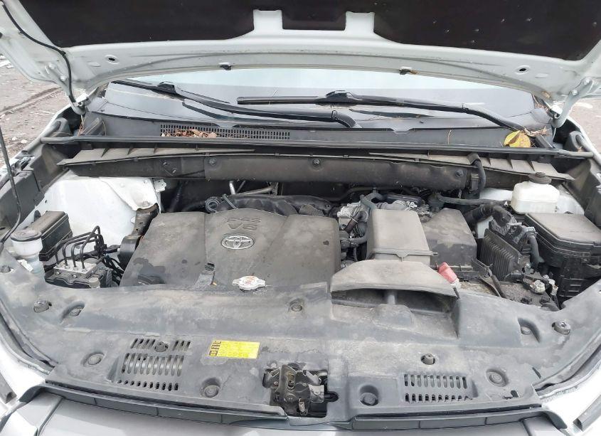 Photo 10 of 2019 Toyota Highlander XLE (VIN 5TDJZRFH7KS589222)