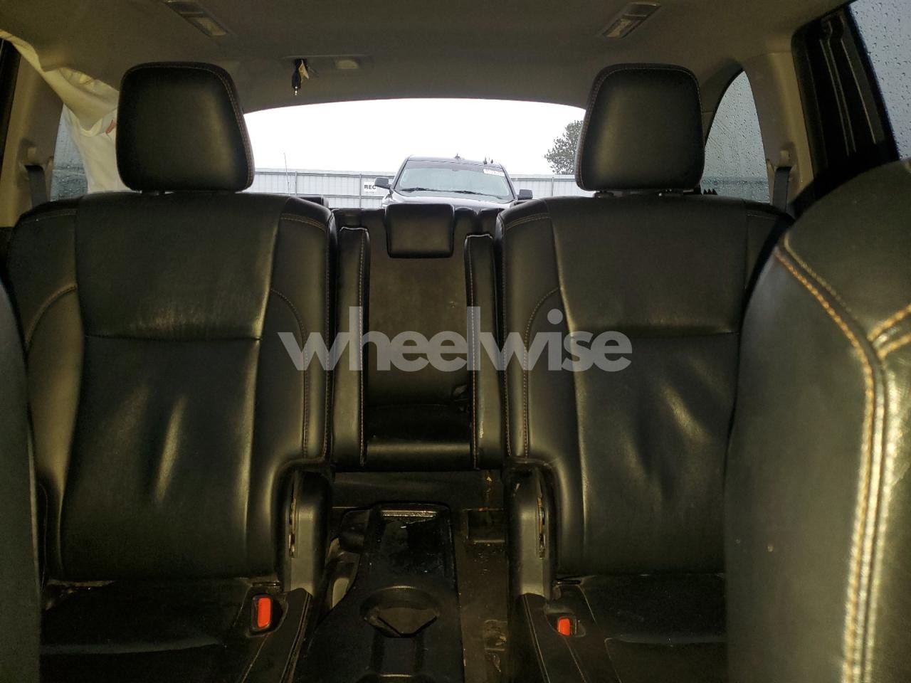 Photo 10 of 2019 TOYOTA HIGHLANDER SE (VIN 5TDJZRFH7KS608061)