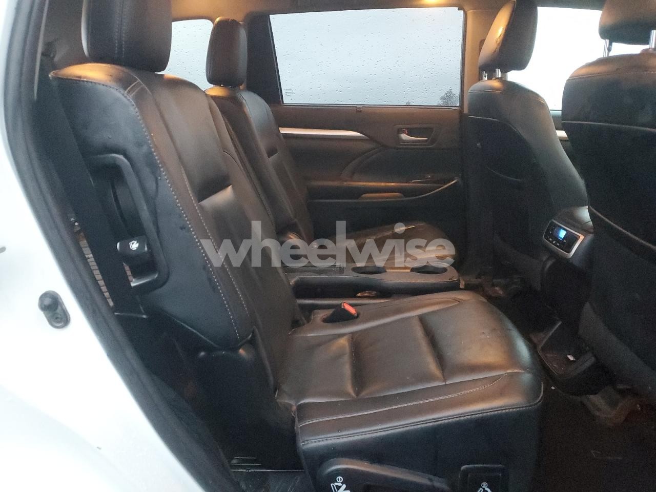 Photo 11 of 2019 TOYOTA HIGHLANDER SE (VIN 5TDJZRFH7KS608061)