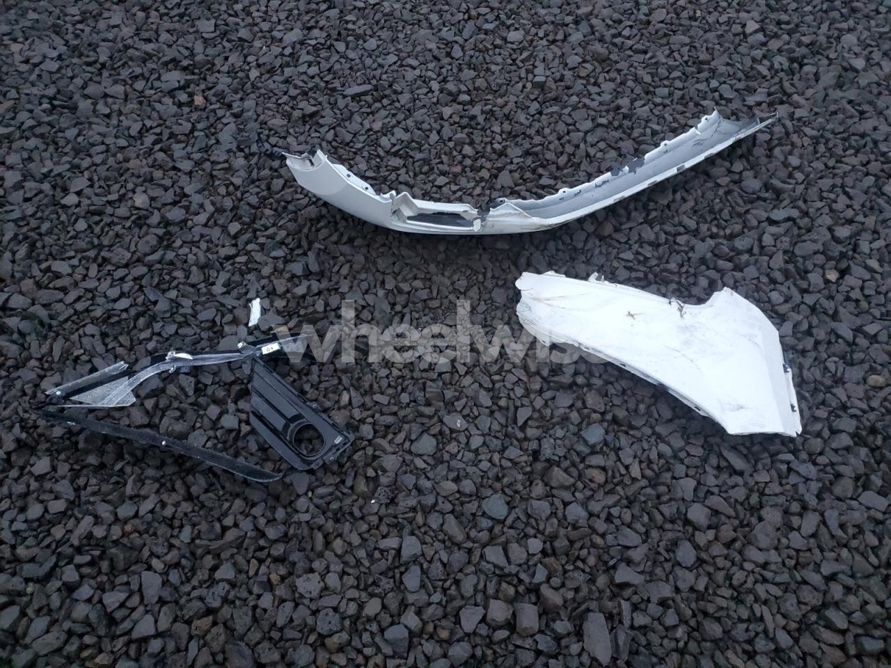 Photo 13 of 2019 TOYOTA HIGHLANDER SE (VIN 5TDJZRFH7KS608061)