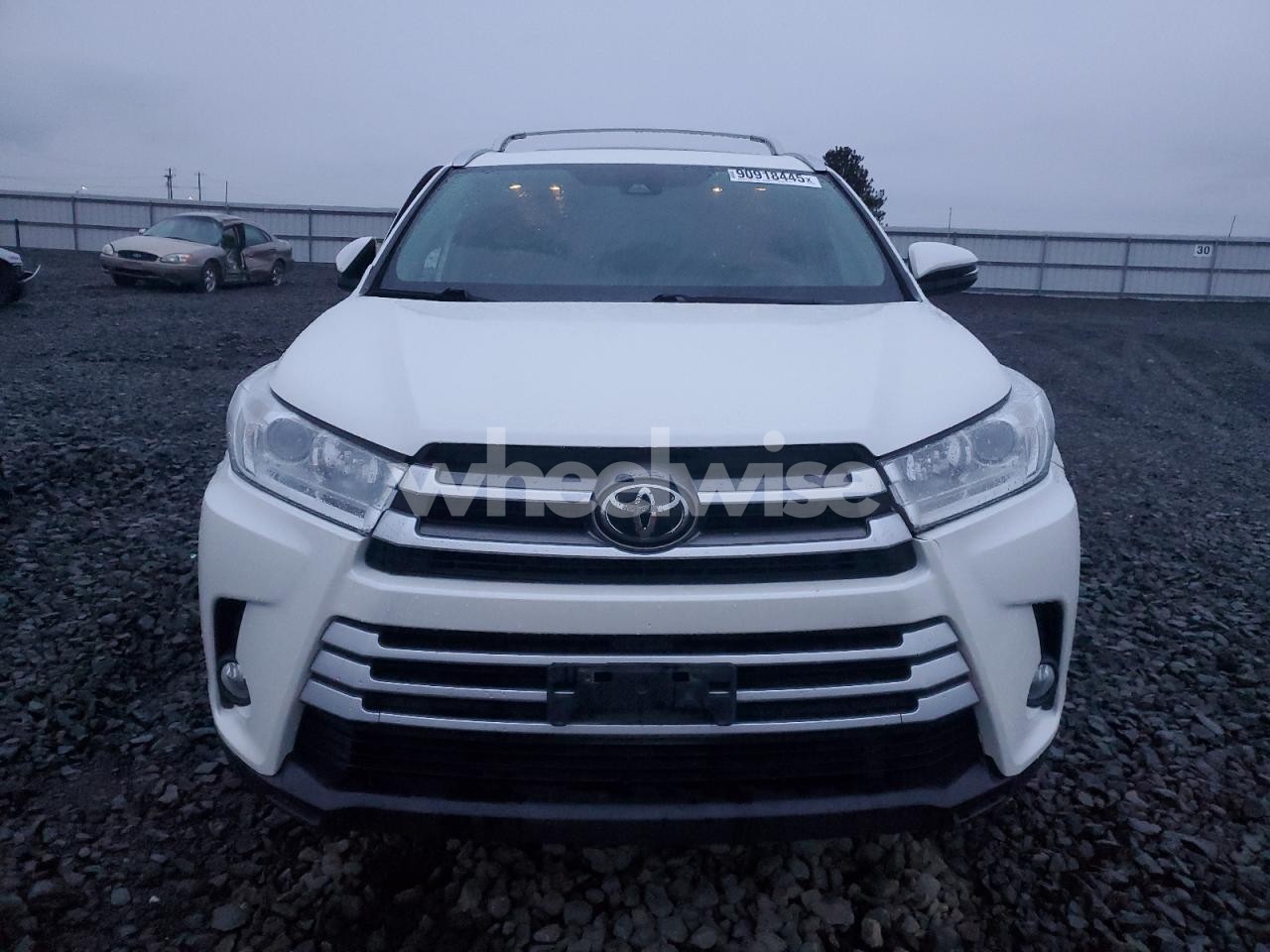 Photo 5 of 2019 TOYOTA HIGHLANDER SE (VIN 5TDJZRFH7KS608061)