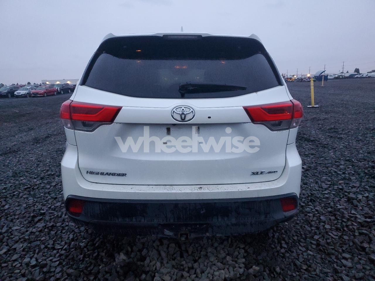 Photo 6 of 2019 TOYOTA HIGHLANDER SE (VIN 5TDJZRFH7KS608061)