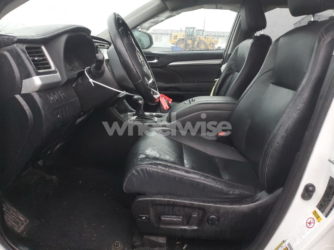 Photo 7 of 2019 TOYOTA HIGHLANDER SE (VIN 5TDJZRFH7KS608061)