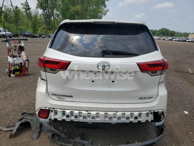 Photo 3 of 2019 TOYOTA HIGHLANDER SE N/A (VIN 5TDJZRFH7KS611896)