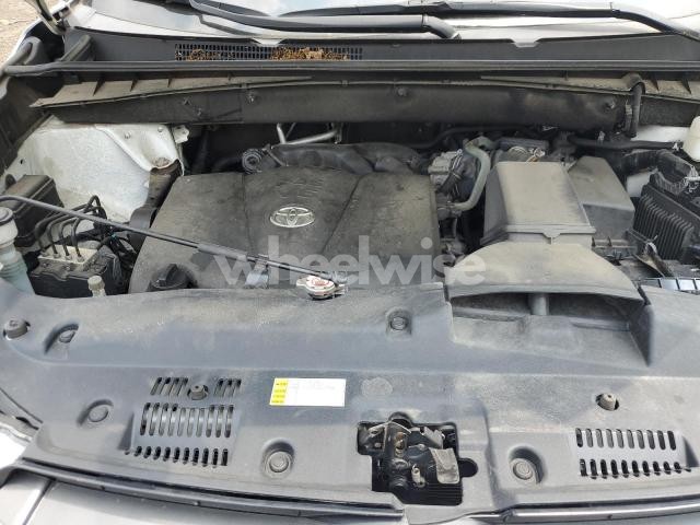 Photo 6 of 2019 TOYOTA HIGHLANDER SE N/A (VIN 5TDJZRFH7KS611896)