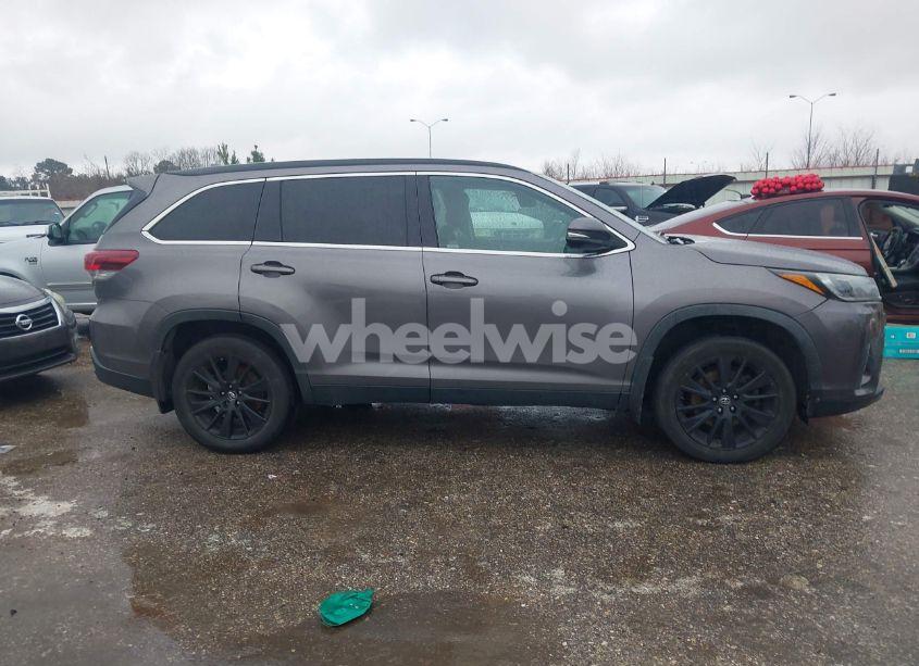 Photo 13 of 2019 Toyota Highlander SE (VIN 5TDJZRFH7KS702196)