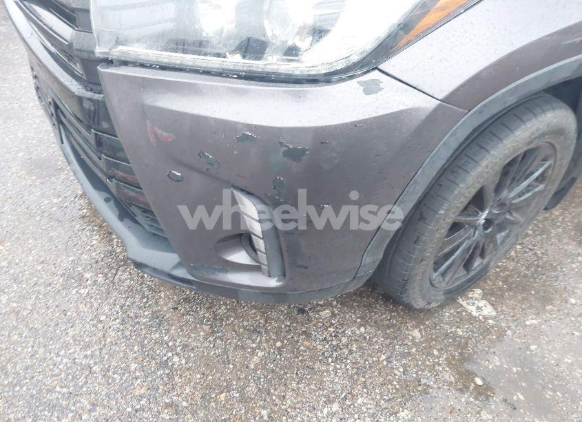 Photo 6 of 2019 Toyota Highlander SE (VIN 5TDJZRFH7KS702196)