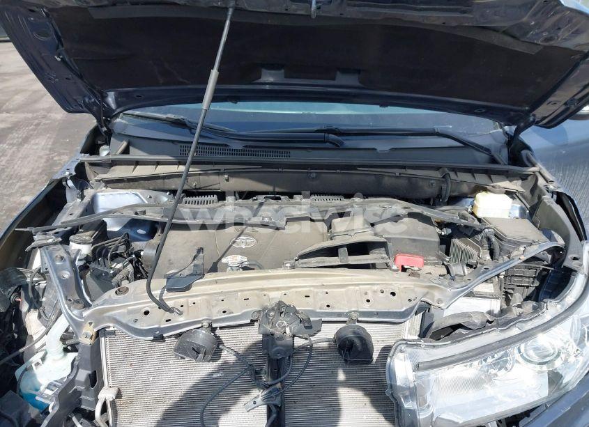 Photo 10 of 2019 Toyota Highlander XLE (VIN 5TDJZRFH7KS922857)