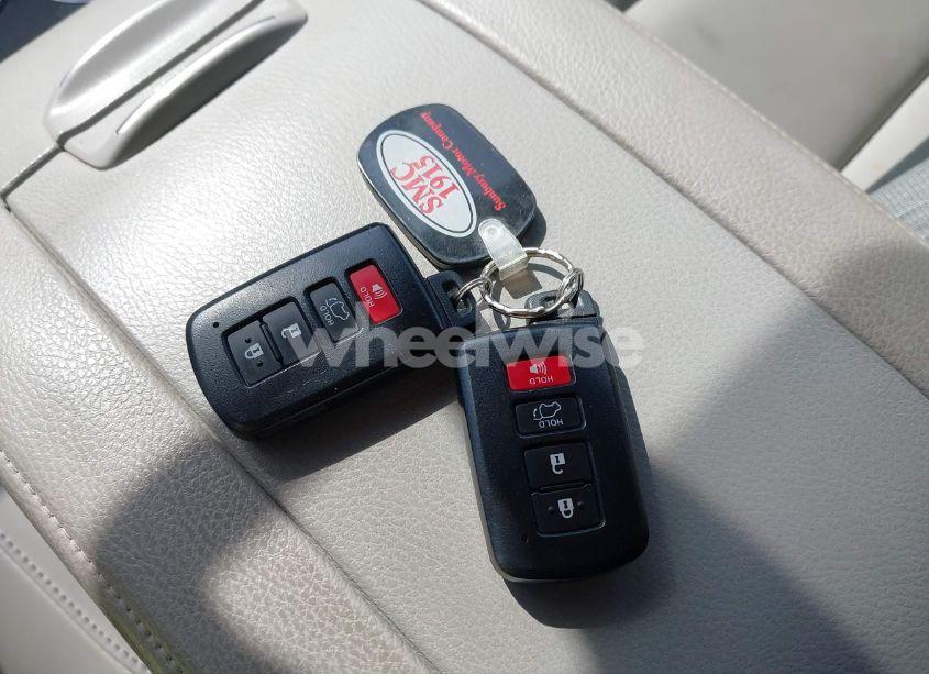 Photo 11 of 2019 Toyota Highlander XLE (VIN 5TDJZRFH7KS922857)