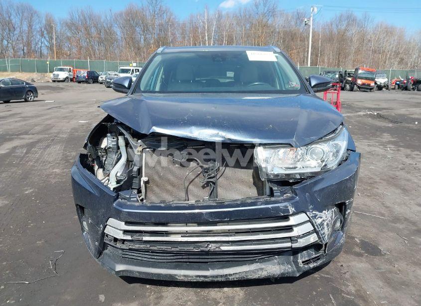 Photo 12 of 2019 Toyota Highlander XLE (VIN 5TDJZRFH7KS922857)