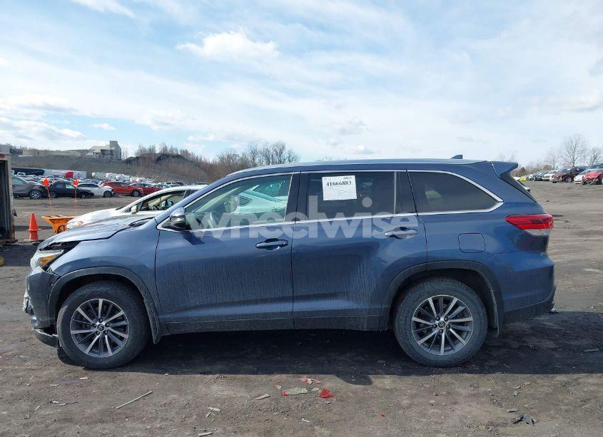 Photo 14 of 2019 Toyota Highlander XLE (VIN 5TDJZRFH7KS922857)