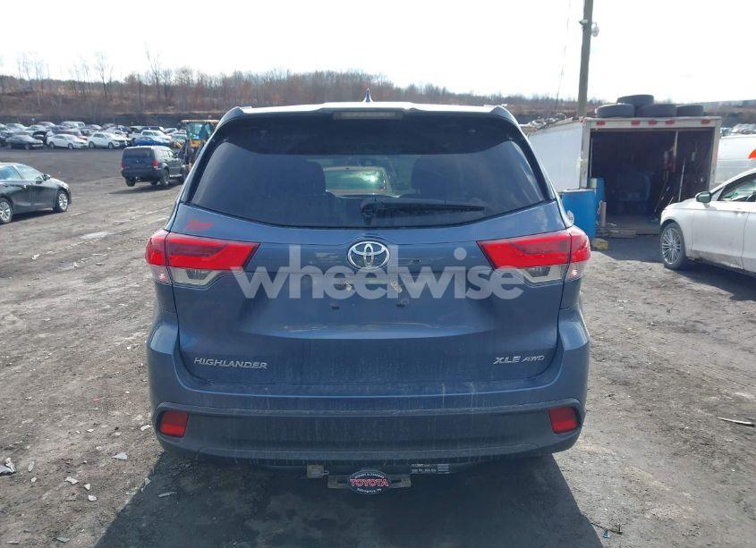 Photo 16 of 2019 Toyota Highlander XLE (VIN 5TDJZRFH7KS922857)