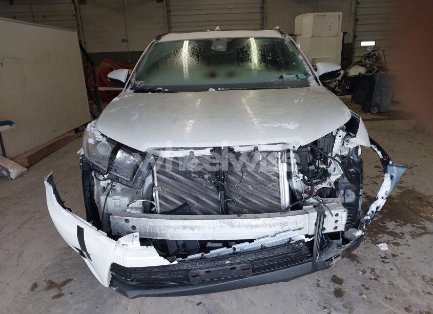 Photo 13 of 2019 Toyota Highlander SE/XLE (VIN 5TDJZRFH7KS944504)