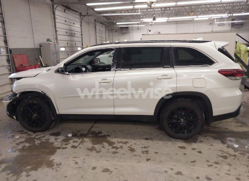 Photo 15 of 2019 Toyota Highlander SE/XLE (VIN 5TDJZRFH7KS944504)