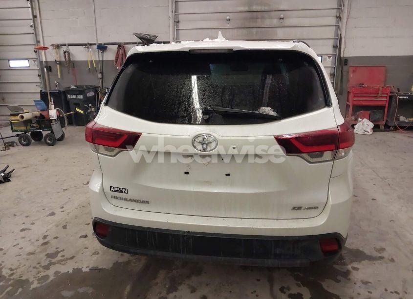 Photo 17 of 2019 Toyota Highlander SE/XLE (VIN 5TDJZRFH7KS944504)