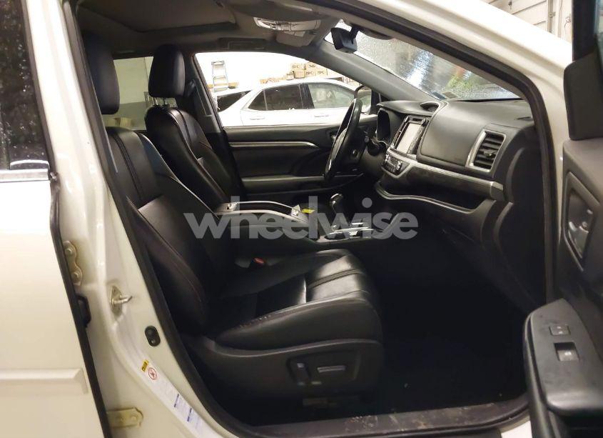 Photo 5 of 2019 Toyota Highlander SE/XLE (VIN 5TDJZRFH7KS944504)