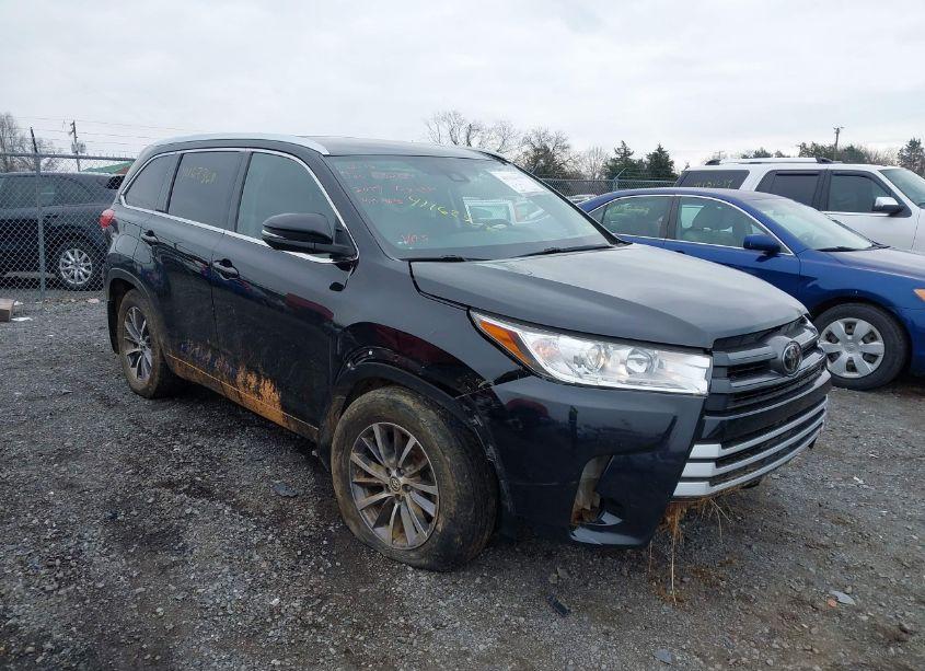 2017 Toyota Highlander XLE (VIN 5TDJZRFH8HS384646) main photo