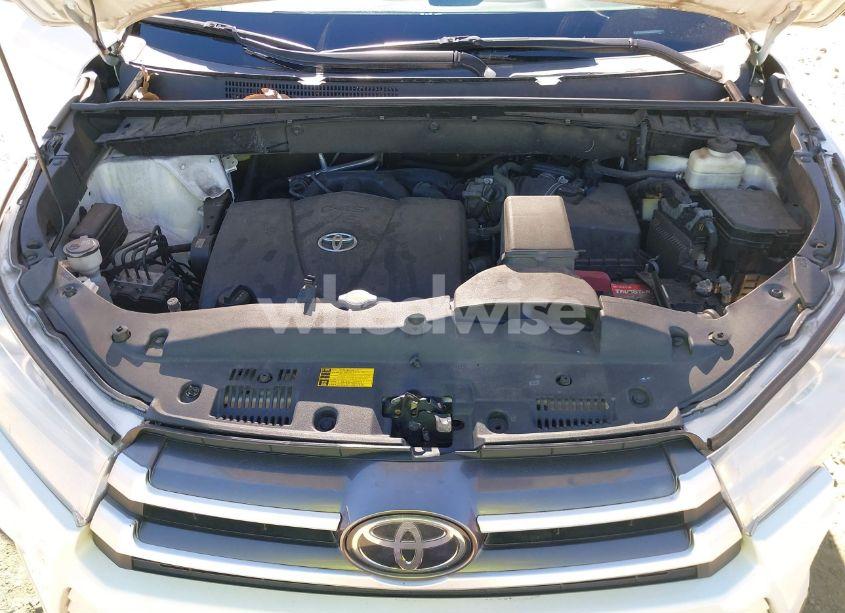 Photo 10 of 2017 Toyota Highlander XLE (VIN 5TDJZRFH8HS394416)