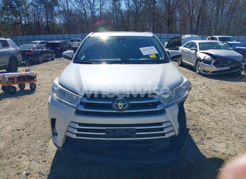Photo 13 of 2017 Toyota Highlander XLE (VIN 5TDJZRFH8HS394416)