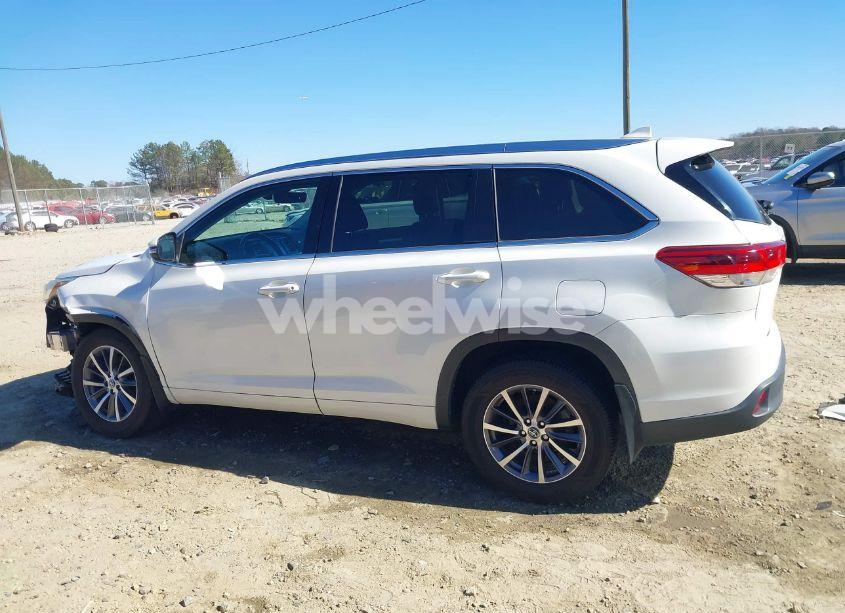Photo 15 of 2017 Toyota Highlander XLE (VIN 5TDJZRFH8HS394416)