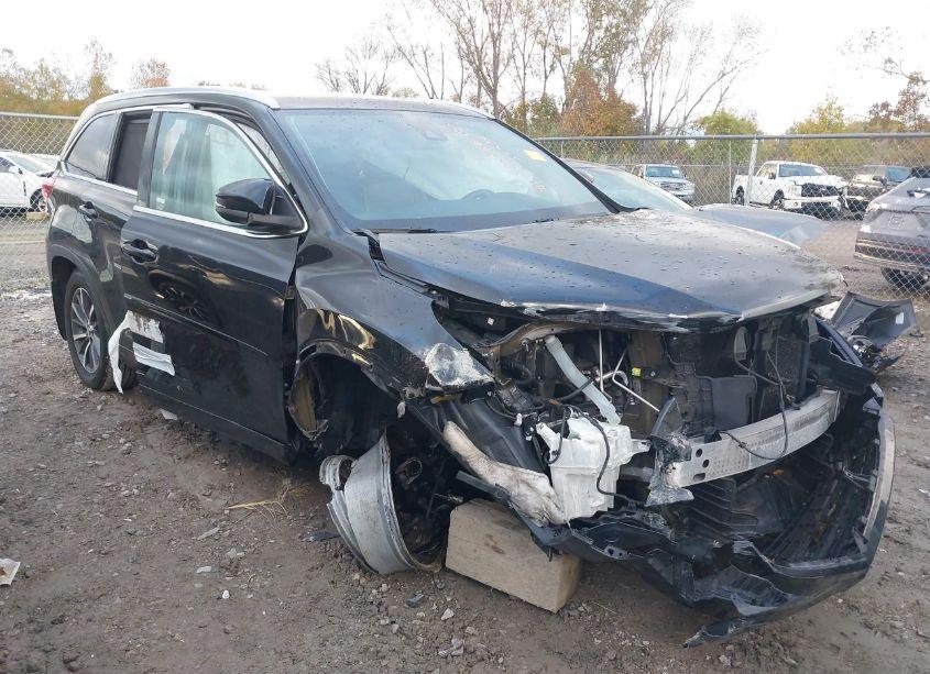 2017 Toyota Highlander XLE (VIN 5TDJZRFH8HS396067) main photo