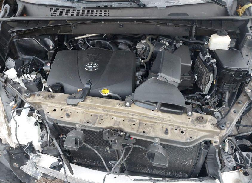 Photo 10 of 2017 Toyota Highlander XLE (VIN 5TDJZRFH8HS396067)