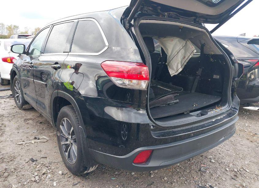 Photo 3 of 2017 Toyota Highlander XLE (VIN 5TDJZRFH8HS396067)