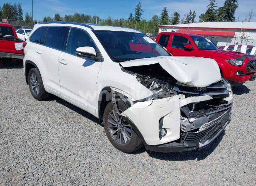 2017 Toyota Highlander XLE (VIN 5TDJZRFH8HS427544) main photo