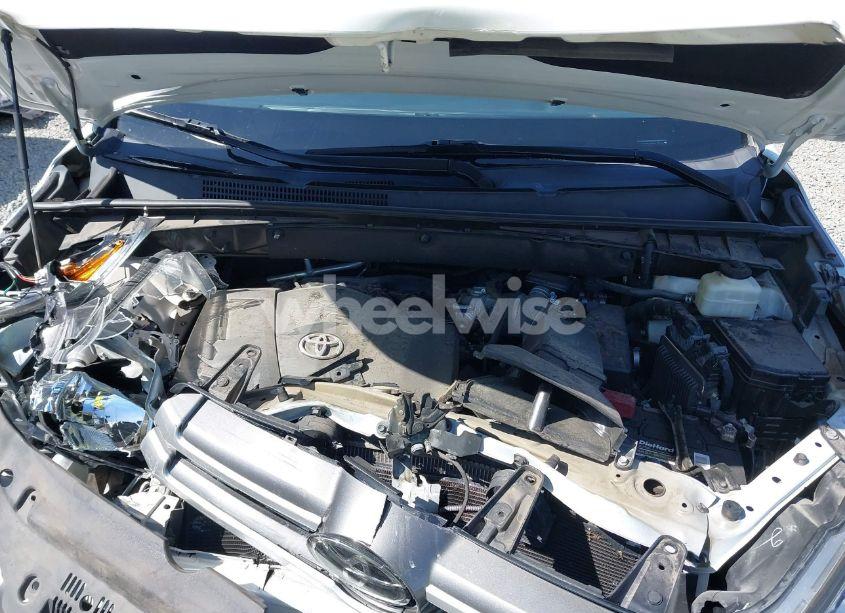 Photo 10 of 2017 Toyota Highlander XLE (VIN 5TDJZRFH8HS427544)