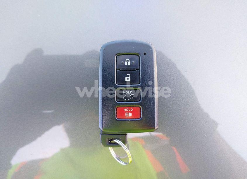 Photo 11 of 2017 Toyota Highlander XLE (VIN 5TDJZRFH8HS427544)