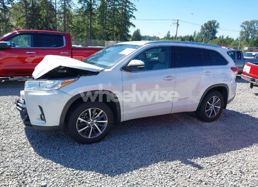 Photo 14 of 2017 Toyota Highlander XLE (VIN 5TDJZRFH8HS427544)