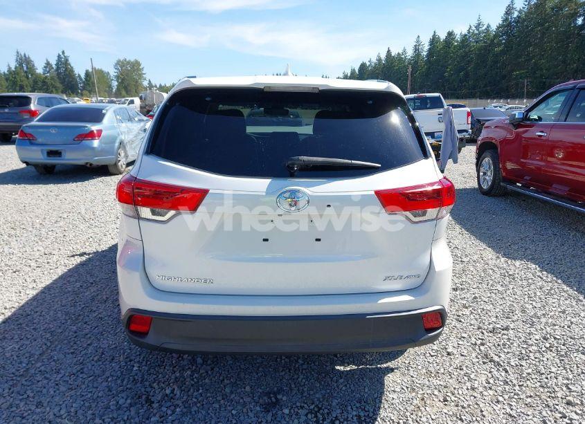Photo 16 of 2017 Toyota Highlander XLE (VIN 5TDJZRFH8HS427544)