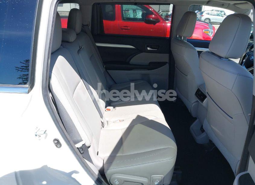 Photo 8 of 2017 Toyota Highlander XLE (VIN 5TDJZRFH8HS427544)