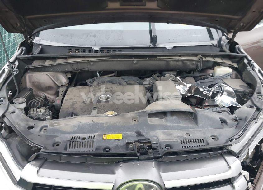 Photo 10 of 2017 Toyota Highlander XLE (VIN 5TDJZRFH8HS445235)