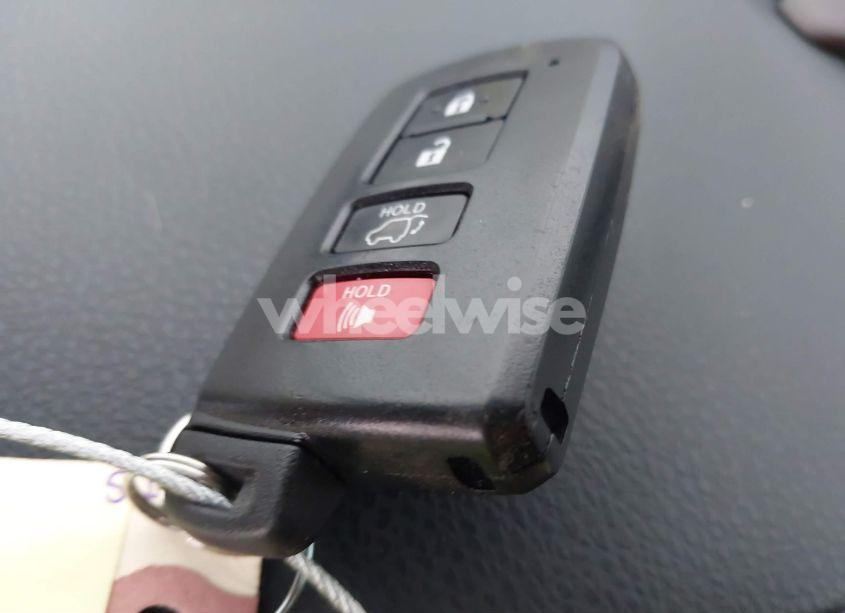 Photo 11 of 2017 Toyota Highlander XLE (VIN 5TDJZRFH8HS445235)