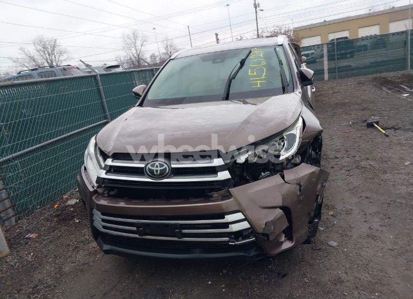 Photo 12 of 2017 Toyota Highlander XLE (VIN 5TDJZRFH8HS445235)