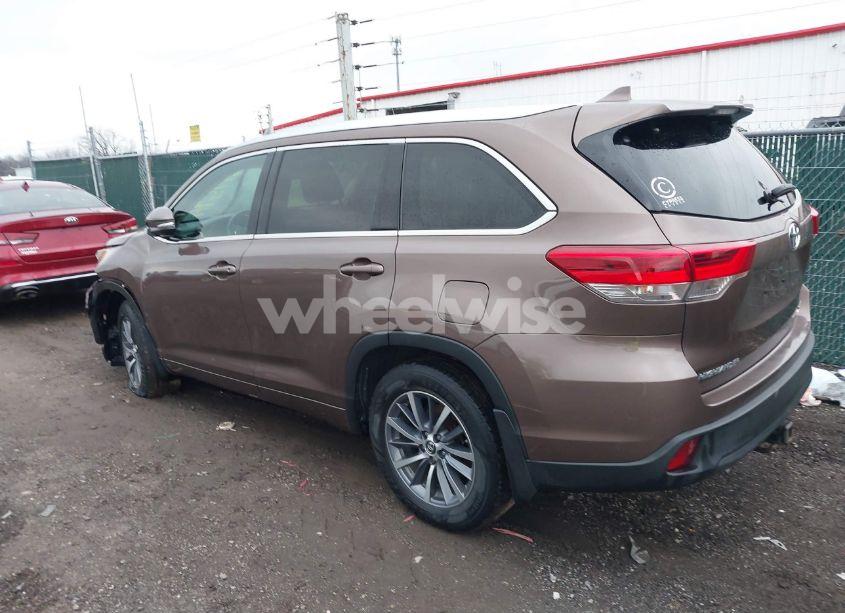 Photo 14 of 2017 Toyota Highlander XLE (VIN 5TDJZRFH8HS445235)