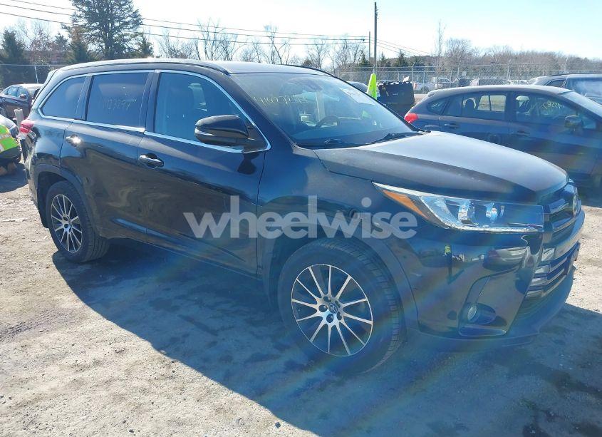 2017 Toyota Highlander SE (VIN 5TDJZRFH8HS469647) main photo