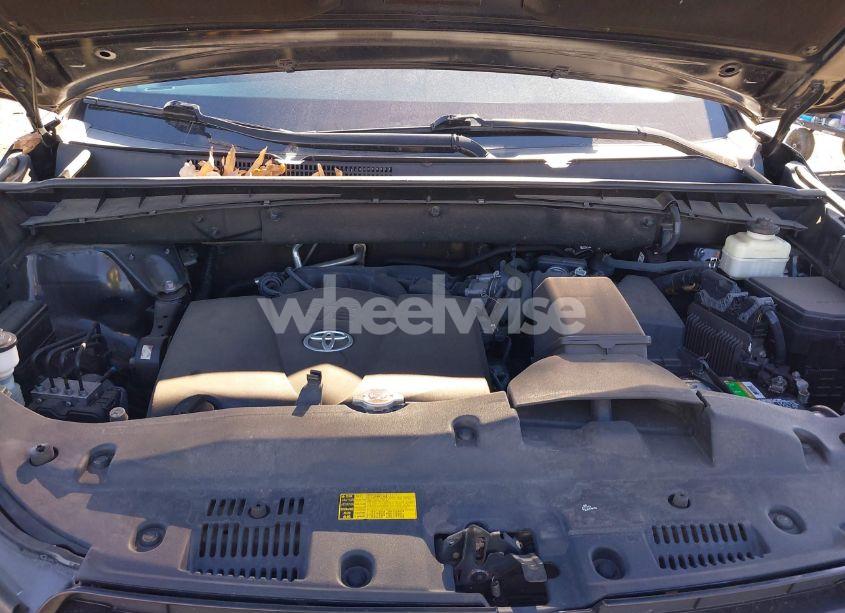 Photo 10 of 2017 Toyota Highlander SE (VIN 5TDJZRFH8HS469647)