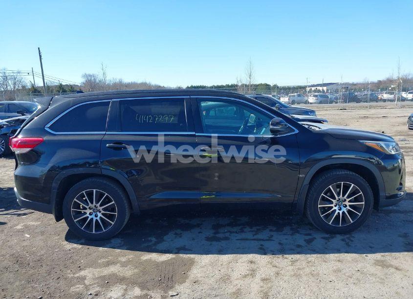Photo 13 of 2017 Toyota Highlander SE (VIN 5TDJZRFH8HS469647)
