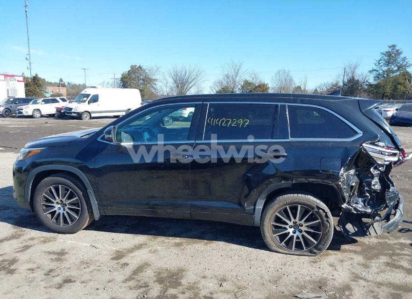 Photo 14 of 2017 Toyota Highlander SE (VIN 5TDJZRFH8HS469647)