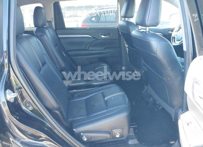 Photo 8 of 2017 Toyota Highlander SE (VIN 5TDJZRFH8HS469647)