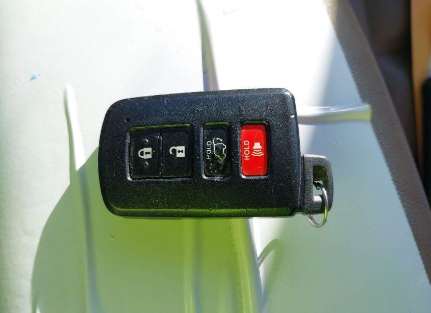 Photo 11 of 2017 Toyota Highlander XLE (VIN 5TDJZRFH8HS511475)