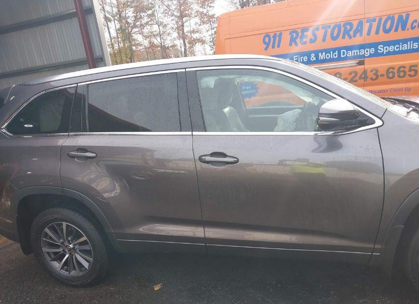 Photo 13 of 2017 Toyota Highlander XLE (VIN 5TDJZRFH8HS511475)