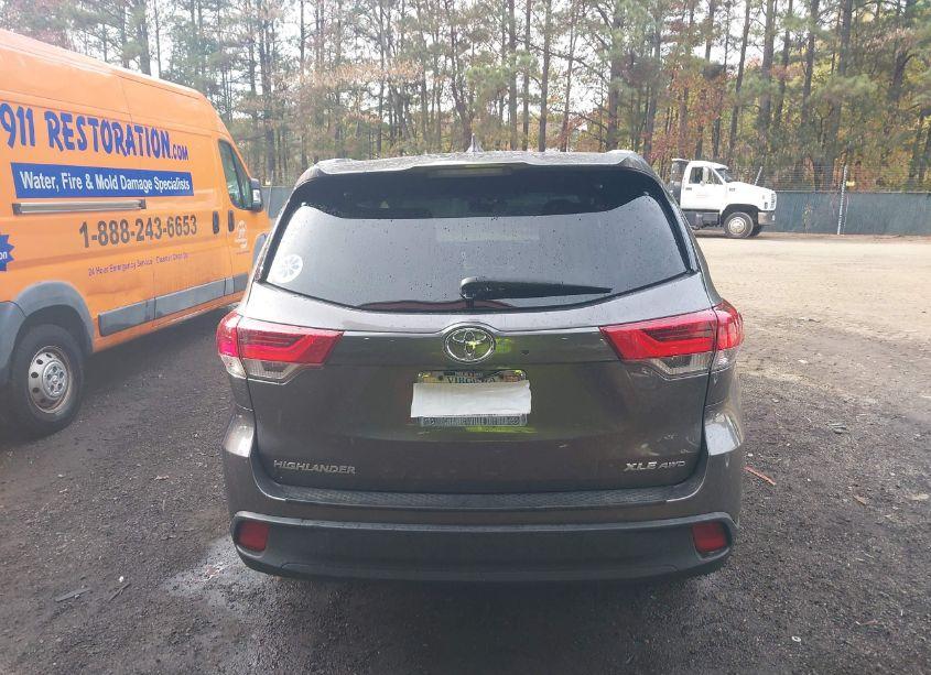 Photo 16 of 2017 Toyota Highlander XLE (VIN 5TDJZRFH8HS511475)