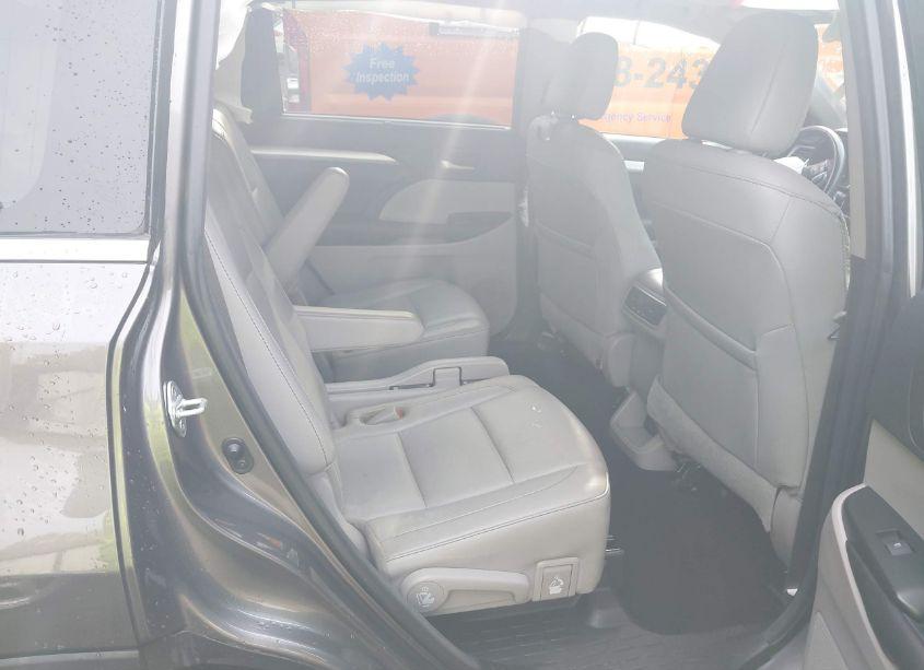 Photo 8 of 2017 Toyota Highlander XLE (VIN 5TDJZRFH8HS511475)