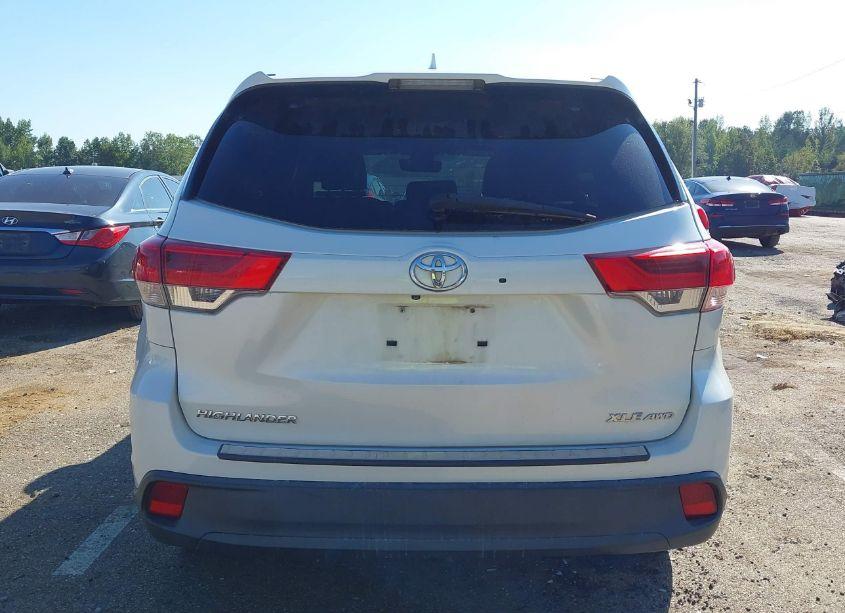 Photo 17 of 2017 Toyota Highlander XLE (VIN 5TDJZRFH8HS512724)