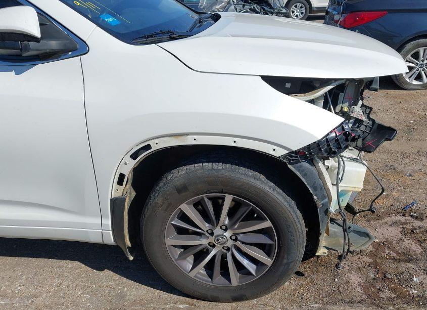 Photo 18 of 2017 Toyota Highlander XLE (VIN 5TDJZRFH8HS512724)